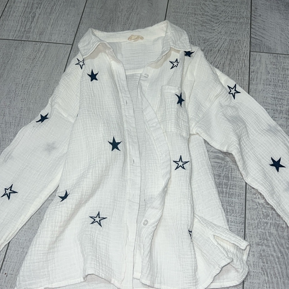 Women’s star button up w/pocket